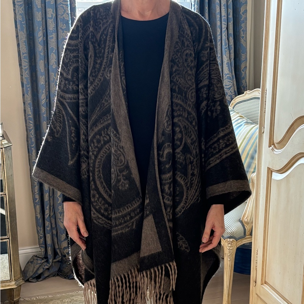 ETRO Reversible Black/Beige Cashmere Fringe Trim Shawl Cape Wrap Poncho